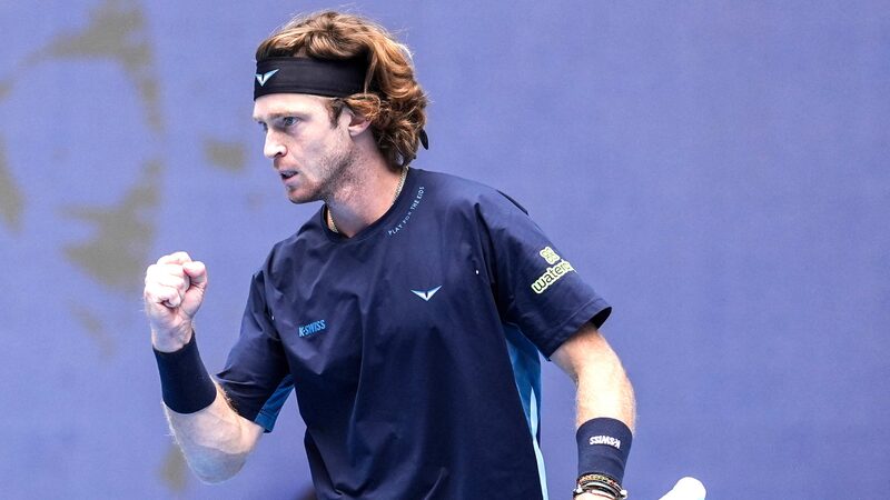 _Rublev_y_Tsitsipas_mantienen_vivas_sus_esperanzas_en_las_Finales_ATP_con_grandes_victorias____