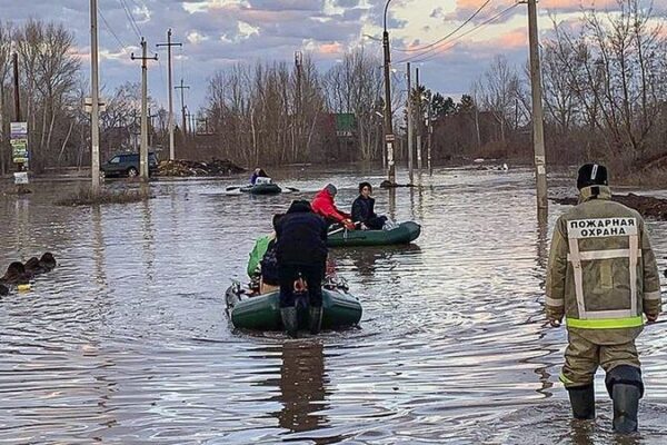 Rusia evacúa a 2,000 personas de Orsk afectada por inundaciones 🚨🌊 Rusia_evacu_a_a_2_000_personas_de_Orsk_afectada_por_inundaciones___