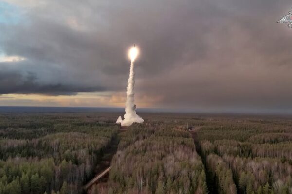 Rusia muestra su poder nuclear con lanzamientos de misiles 🚀 Rusia_muestra_su_poder_nuclear_con_lanzamientos_de_misiles__ video poster
