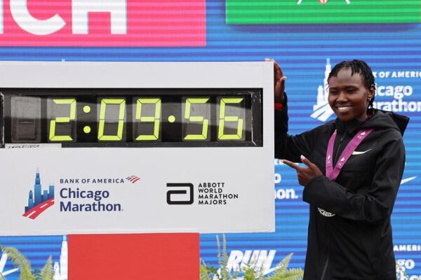 _Ruth_Chepngetich_de_Kenia_rompe_el_re_cord_mundial_de_marato_n_femenino_en_Chicago_______