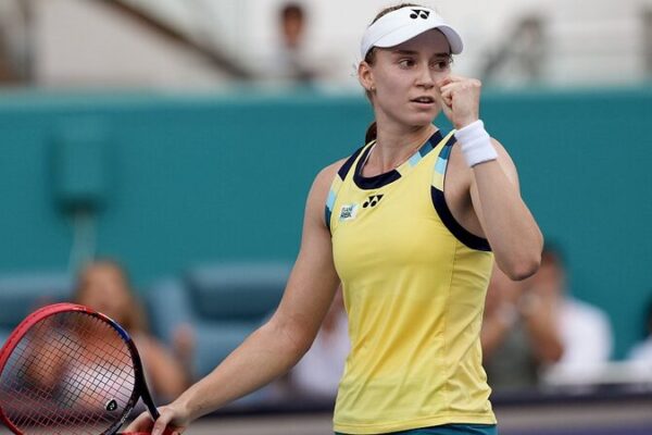Rybakina lucha en un emocionante duelo para llegar a su segunda final consecutiva en Miami 🎾🔥 Rybakina_lucha_en_un_emocionante_duelo_para_llegar_a_su_segunda_final_consecutiva_en_Miami___