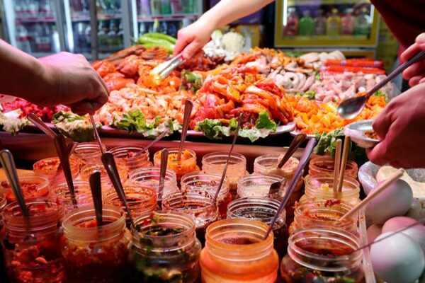 _Saborea_Kunming_en_el_Mercado_Nocturno_de_Shuangqiao____