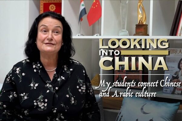 Salma Ibrahim: La profesora siria que une las culturas china y árabe Salma_Ibrahim__La_profesora_siria_que_une_las_culturas_china_y_a_rabe video poster