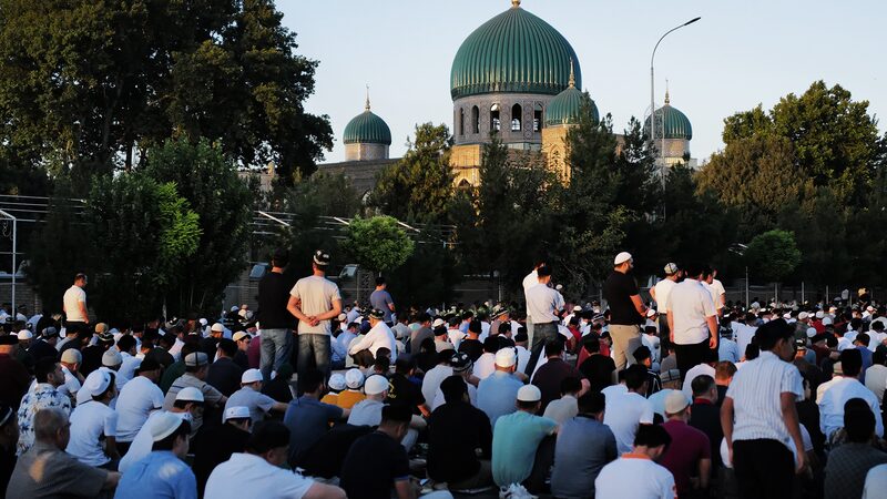 Samarkanda_brilla_mientras_cientos_celebran_Eid_al_Adha__
