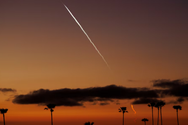 Satélites Starlink bajo presión por una masiva tormenta solar 🌞🚀 Sate_lites_Starlink_bajo_presio_n_por_una_masiva_tormenta_solar___