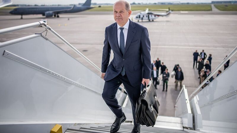 Scholz_y_CEOs_alemanes_van_a_China__Conversaciones_comerciales_y_tecnologi_a_verde___