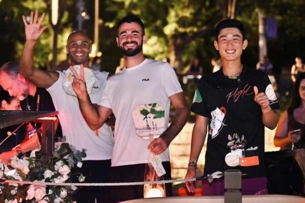Shang_Juncheng_celebra_el_Festival_del_Medio_Oton_o_en_un_crucero_antes_del_Chengdu_Open___