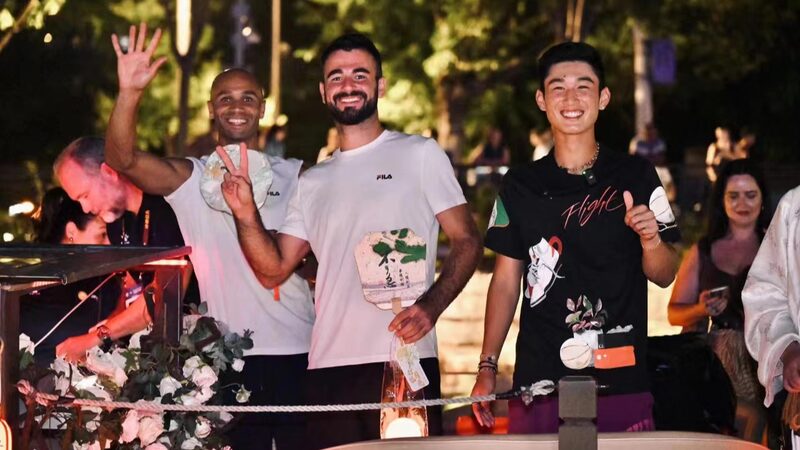 Shang_Juncheng_celebra_el_Festival_del_Medio_Oton_o_en_un_crucero_antes_del_Chengdu_Open___