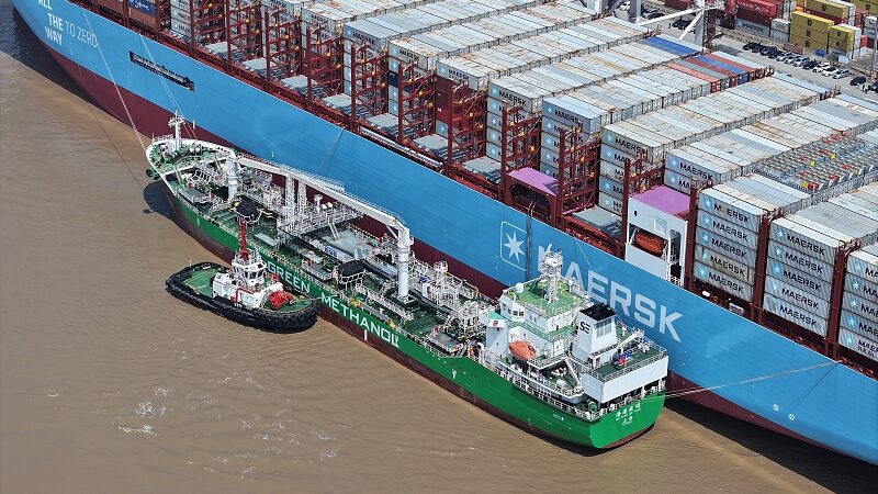 _Shanghai_hace_olas_con_la_primera_operacio_n_de_suministro_de_metanol_de_barco_a_barco____