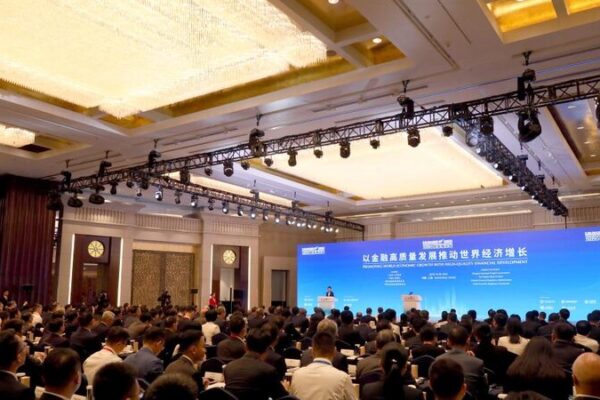 ¡Shanghai se convierte en el nuevo centro del FMI en Asia! 🌏💹 _Shanghai_se_convierte_en_el_nuevo_centro_del_FMI_en_Asia____