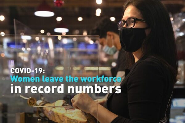 Shecession__Co_mo_el_COVID_19_esta__expulsando_a_las_mujeres_del_trabajo video poster