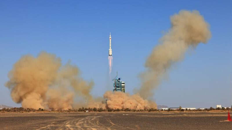 Shenzhou_17__El_pro_ximo_gran_salto_de_China_en_reparaciones_espaciales____