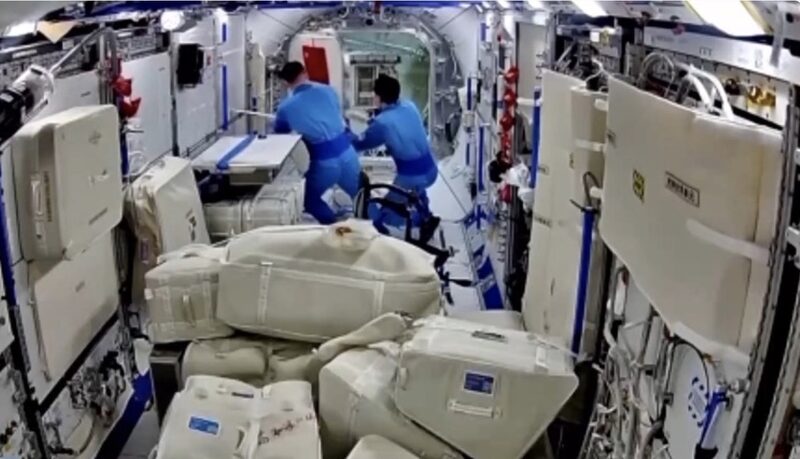 __Shenzhou_17_regresa___Cienti_ficos_chinos_investigan_los_secretos_de_los_lubricantes_espaciales_