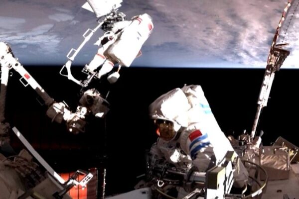 _Shenzhou_19_rompe_re_cord_con_la_caminata_espacial_ma_s_larga_de_China_ video poster