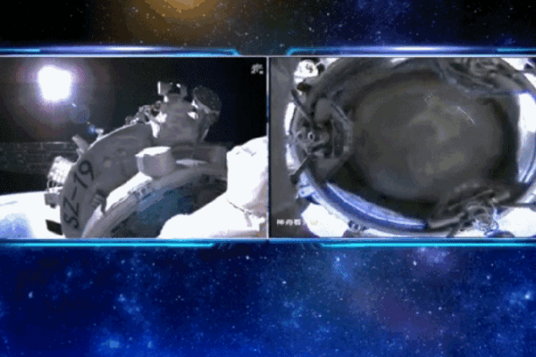 Shenzhou_19_successfully_docks_with_the_Chinese_Space_Station__