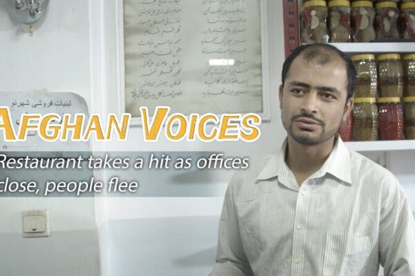 Sillas vacías en Kabul: Los restaurantes luchan mientras las oficinas cierran y la gente huye Sillas_vaci_as_en_Kabul__Los_restaurantes_luchan_mientras_las_oficinas_cierran_y_la_gente_huye video poster