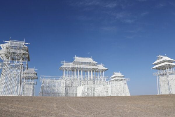 Sin_Li_mites__El_Espejismo_del_Palacio_Blanco_en_el_Desierto_de_Gansu