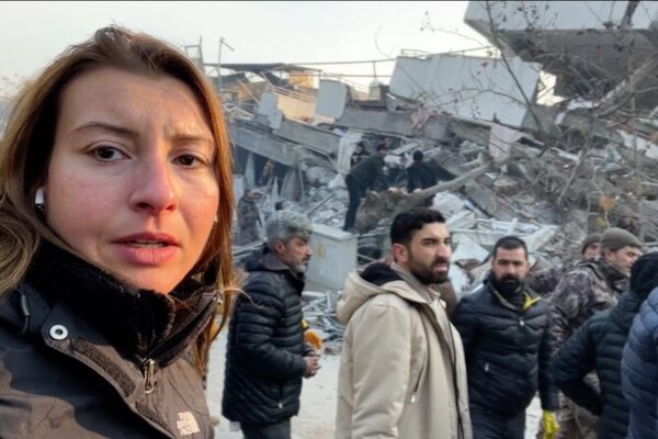 Sin dormir en Hatay: Cada minuto cuenta tras devastadores terremotos Sin_dormir_en_Hatay__Cada_minuto_cuenta_tras_devastadores_terremotos video poster