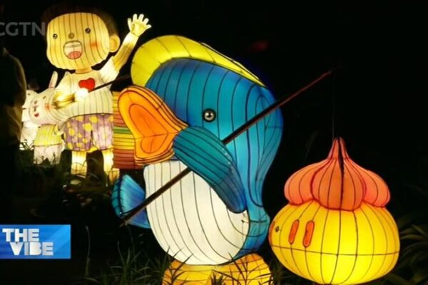 Singapur se ilumina: el Festival del Medio Otoño trae faroles, flores y diversión en familia Singapur_se_ilumina__el_Festival_del_Medio_Oton_o_trae_faroles__flores_y_diversio_n_en_familia video poster