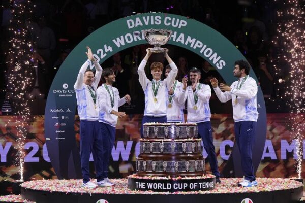 _Sinner_lleva_a_Italia_a_la_gloria_consecutiva_de_la_Copa_Davis_
