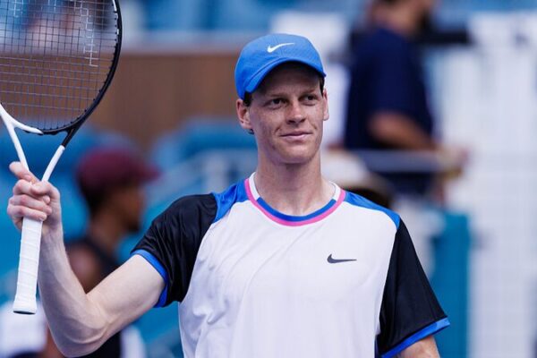 Sinner y Medvedev listos para un épico enfrentamiento de semifinales en el Miami Open Sinner_y_Medvedev_listos_para_un_e_pico_enfrentamiento_de_semifinales_en_el_Miami_Open