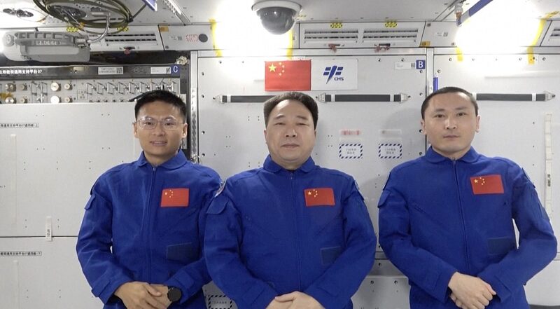 __Sintoni_zate__Astronautas_de_China_Comparten_Lecciones_Fuera_de_Este_Mundo_desde_la_Estacio_n_Espacial_ video poster
