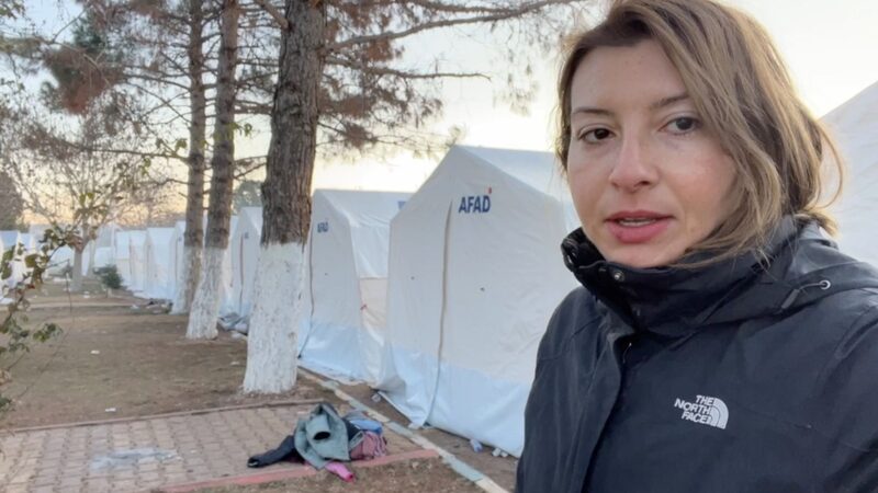 Sobreviviendo_al_Terremoto__La_Juventud_de_Tu_rkiye_Enfrenta_el_Fri_o_Tras_el_Caos video poster