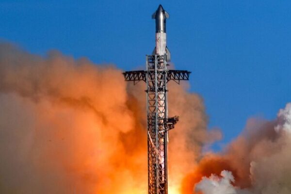 SpaceX envía 24 satélites Starlink a órbita, acercándonos al internet global 🌐🚀 SpaceX_envi_a_24_sate_lites_Starlink_a_o_rbita__acerca_ndonos_al_internet_global___