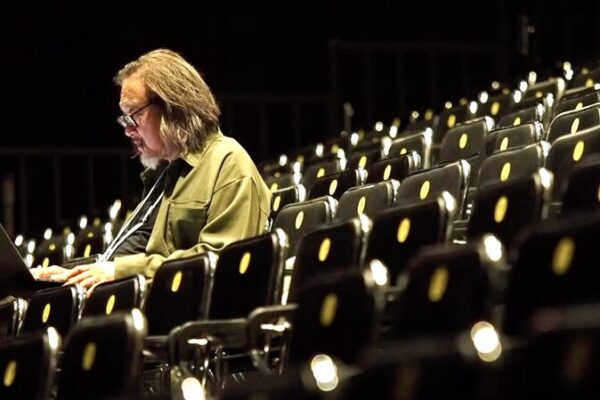 Stan Lai revela ‘River Cloud’ en el Festival de Teatro de Wuzhen 🎭 Stan_Lai_revela__River_Cloud__en_el_Festival_de_Teatro_de_Wuzhen__ video poster