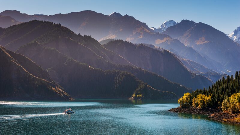 Sume_rgete_en_la_Belleza_del_Lago_Celestial_en_Xinjiang__ video poster