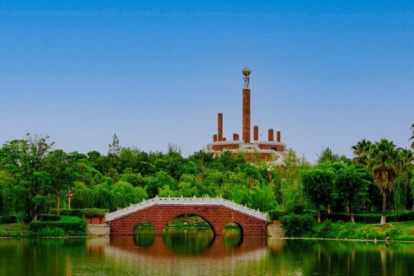 Sume_rgete_en_la_Cultura_Yi_en_el_Parque_del_Calendario_Solar_de_Diez_Meses_de_Yunnan__ video poster