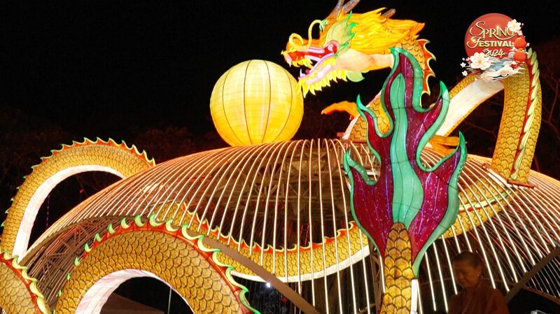 Sume_rgete_en_un_Deslumbrante_Festival_de_Linternas_Chinas_en_Malasia video poster