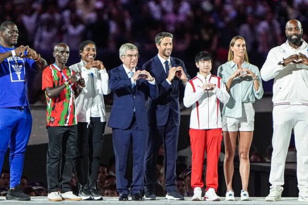 Sun_Yingsha_brilla_en_la_ceremonia_de_clausura_de_los_Juegos_Oli_mpicos_de_Pari_s_representando_a_Asia