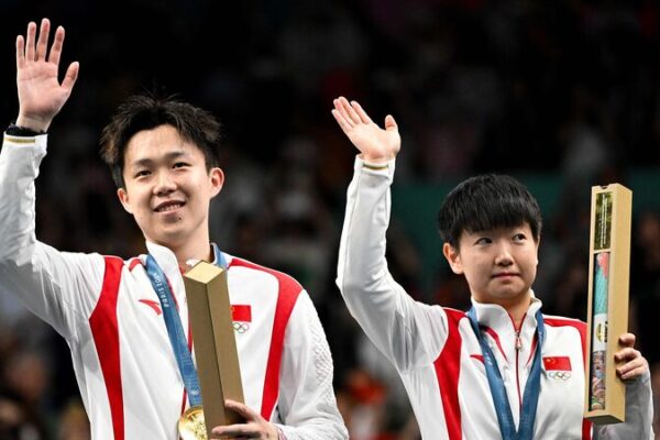 Sun_y_Wang_traen_la_gloria_del_tenis_de_mesa_de_vuelta_a_China_con_oro_en_dobles_mixtos___