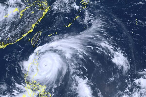 Supertifón Doksuri se acerca a China con vientos y lluvias intensas 🌪️ Supertifo_n_Doksuri_se_acerca_a_China_con_vientos_y_lluvias_intensas___ video poster