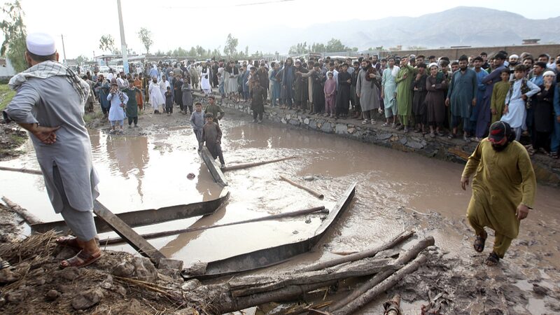 Supervivientes_de_inundaciones_en_Afganista_n_central_luchan_contra_la_escasez_de_ayuda