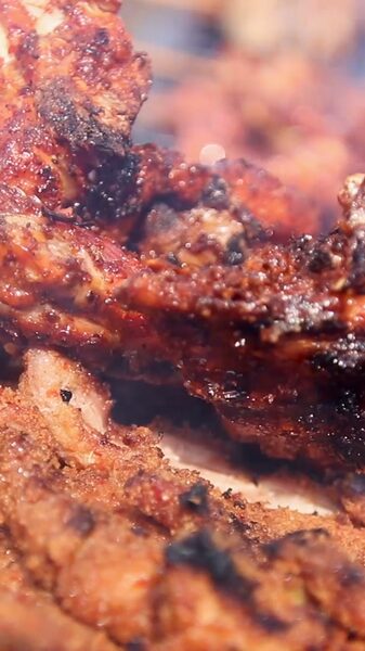 Suya__El_delicioso_secreto_callejero_de_Nigeria_que_debes_probar video poster