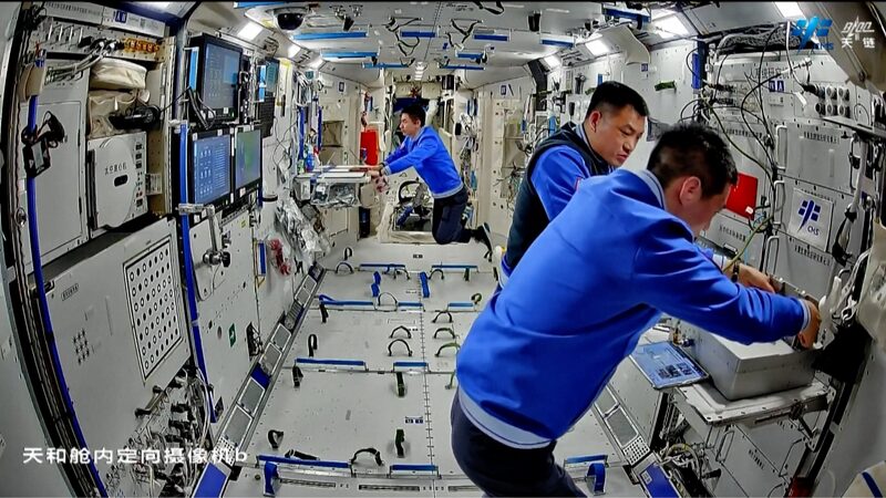 _Taikonautas_chinos_ponen_a_prueba_su_fuerza_en_el_espacio_a_bordo_del_Shenzhou_18____ video poster
