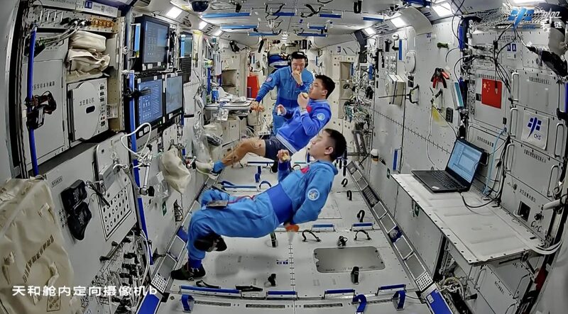 Taikonautas_de_Shenzhou_18__Co_mo_Se_Mantienen_Sanos_en_el_Espacio__
