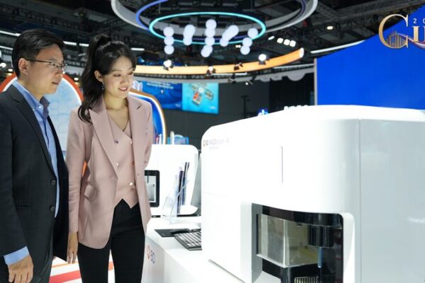 Tecnologi_a_Me_dica_de_Punta_Debuta_en_la_7a_CIIE_de_China__ video poster