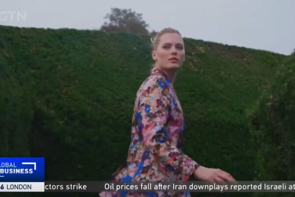 ¿Ted Baker pierde su camino? El cierre de tiendas en el Reino Unido _Ted_Baker_pierde_su_camino__El_cierre_de_tiendas_en_el_Reino_Unido video poster