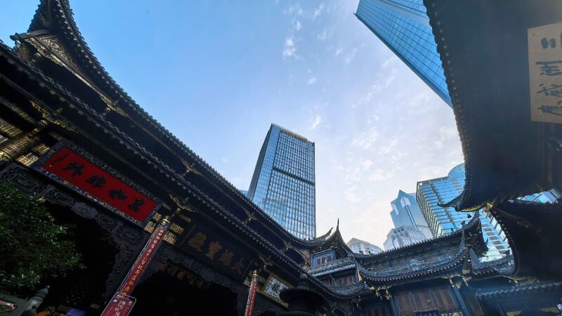 Templo_Luohan__Un_tesoro_arquitecto_nico_escondido_entre_los_rascacielos_de_Chongqing