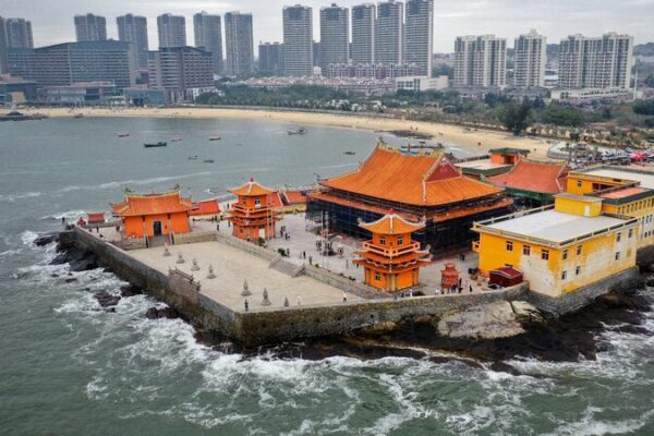 Templo_Luojia__El_Santuario_Flotante_en_la_Costa_de_China