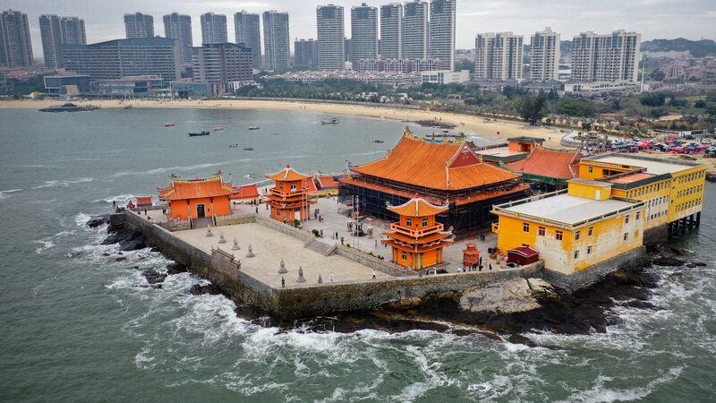 Templo_Luojia__El_Santuario_Flotante_en_la_Costa_de_China
