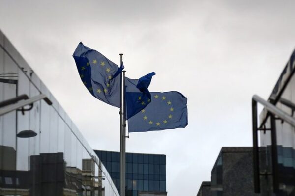 Tensiones Diplomáticas: Cumbre de la UE se Traslada en Medio de Controversia con Hungría Tensiones_Diploma_ticas__Cumbre_de_la_UE_se_Traslada_en_Medio_de_Controversia_con_Hungri_a