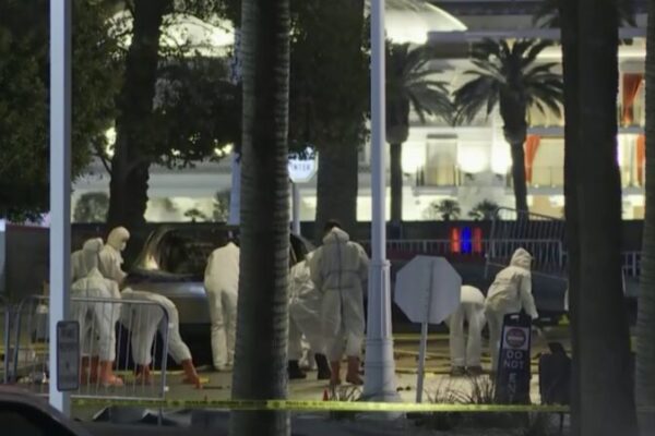 __Tesla_Cybertruck_explota_en_el_Hotel_Trump_de_Las_Vegas__Un_muerto__siete_heridos
