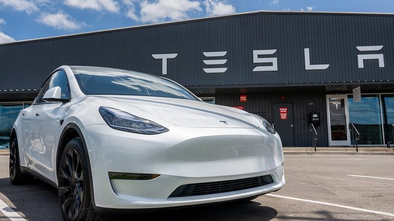 Tesla_pisa_el_freno__Ma_s_del_10__del_personal_enfrenta_despidos_en_medio_de_una_cai_da_en_ventas