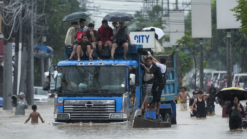 Tifo_n_Yagi_provoca_inundaciones_y_deslizamientos_en_Filipinas__al_menos_10_muertos