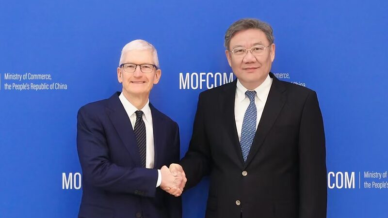Tim_Cook_de_Apple_y_el_Ministro_de_Comercio_de_China_conversan_sobre_tecnologi_a_futura__