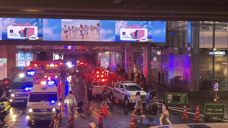 Tiroteo_Tra_gico_en_el_Centro_Comercial_Siam_Paragon_de_Bangkok__ video poster
